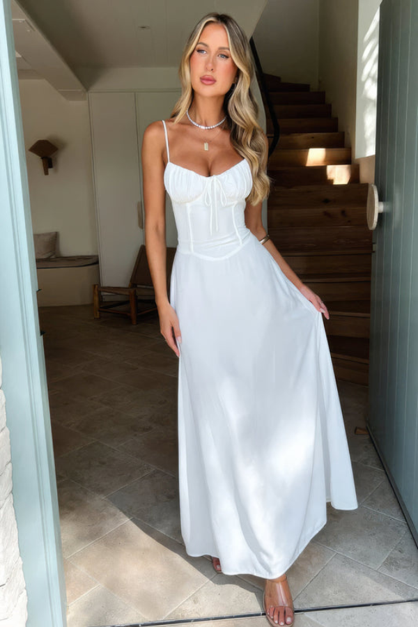 Elegant Flowing Silhouette Maxi Dress