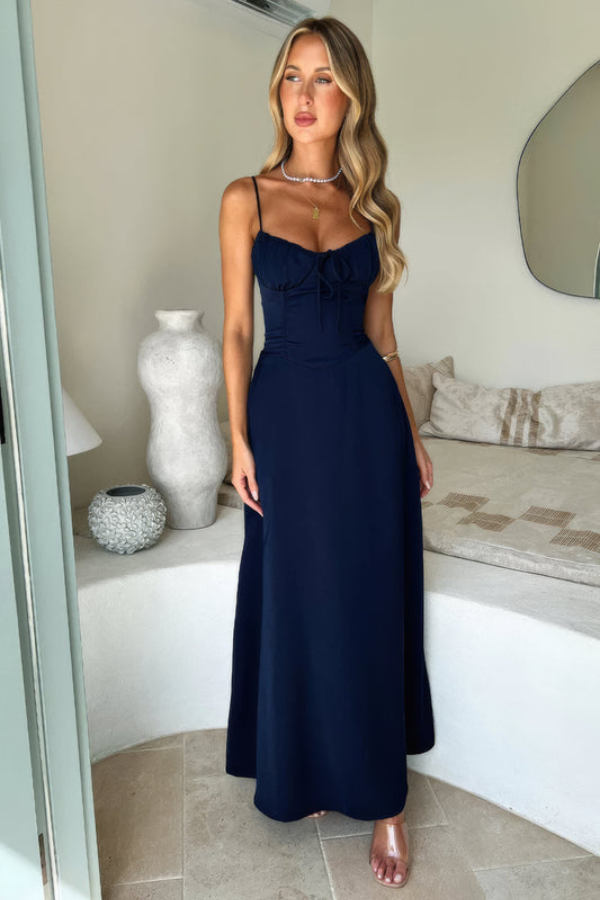 Elegant Flowing Silhouette Maxi Dress