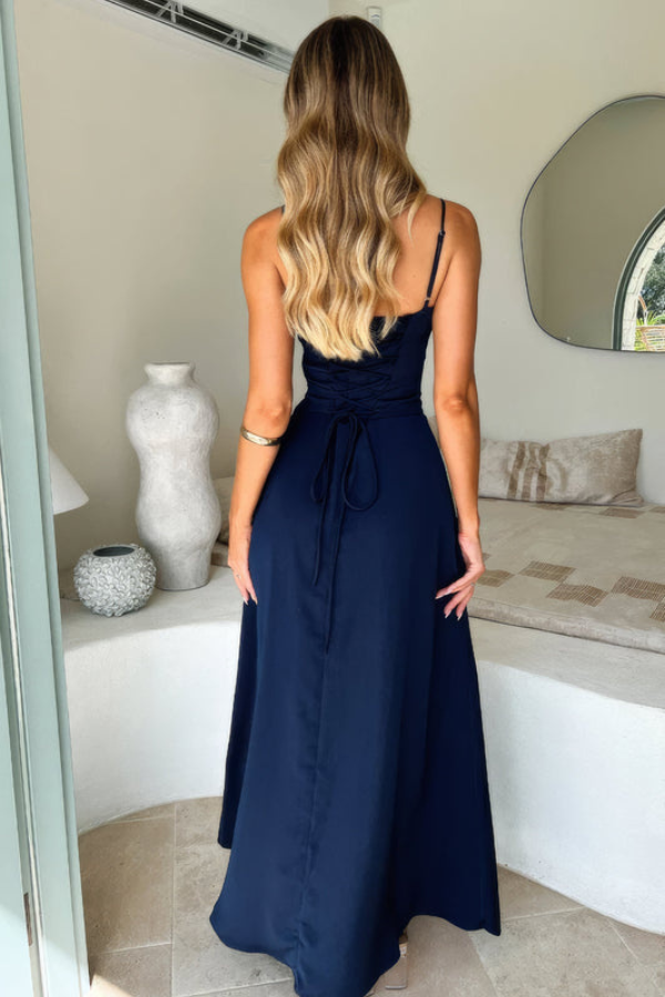 Elegant Flowing Silhouette Maxi Dress