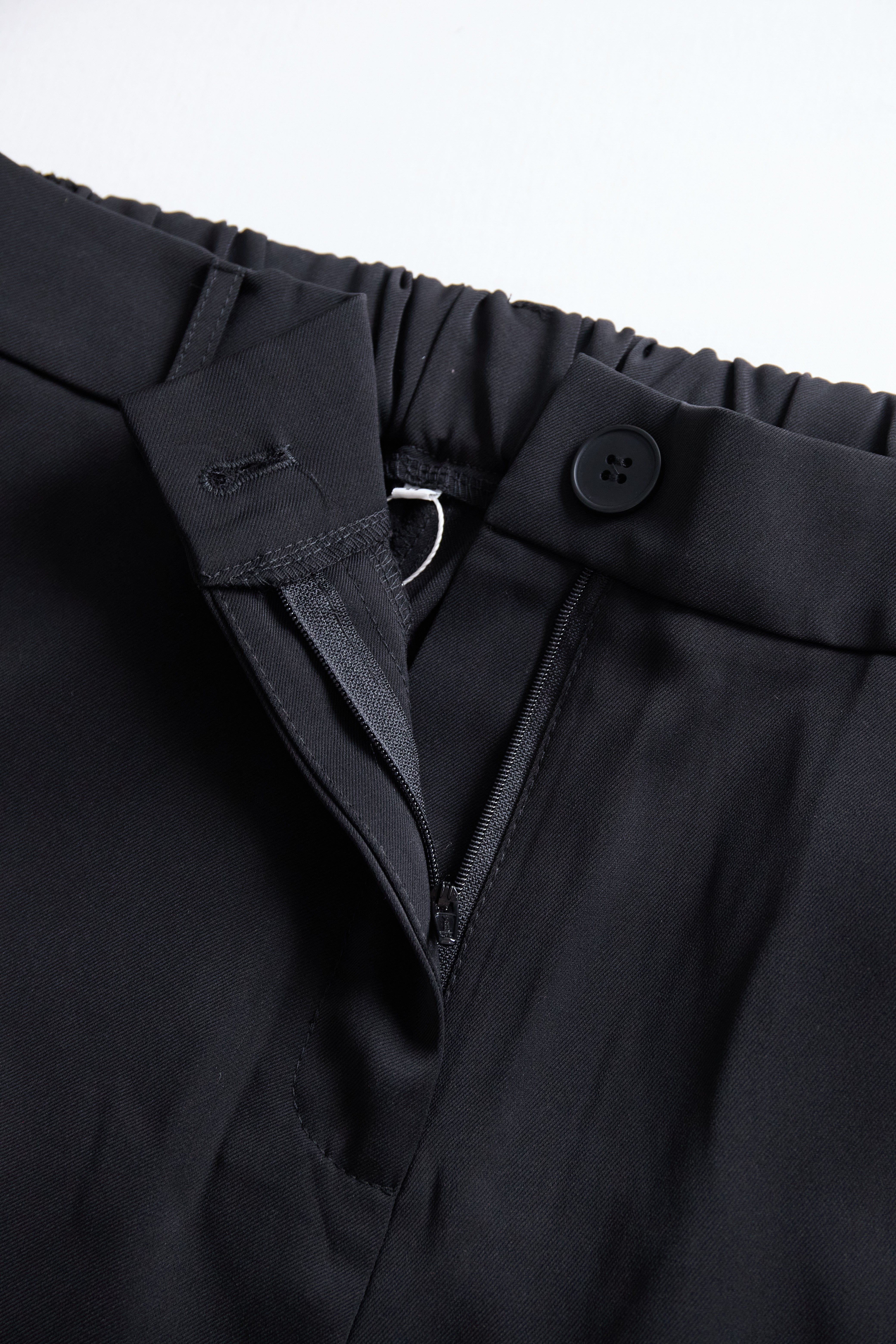 Classic High-Waisted Black Trousers with a Tailored Fit