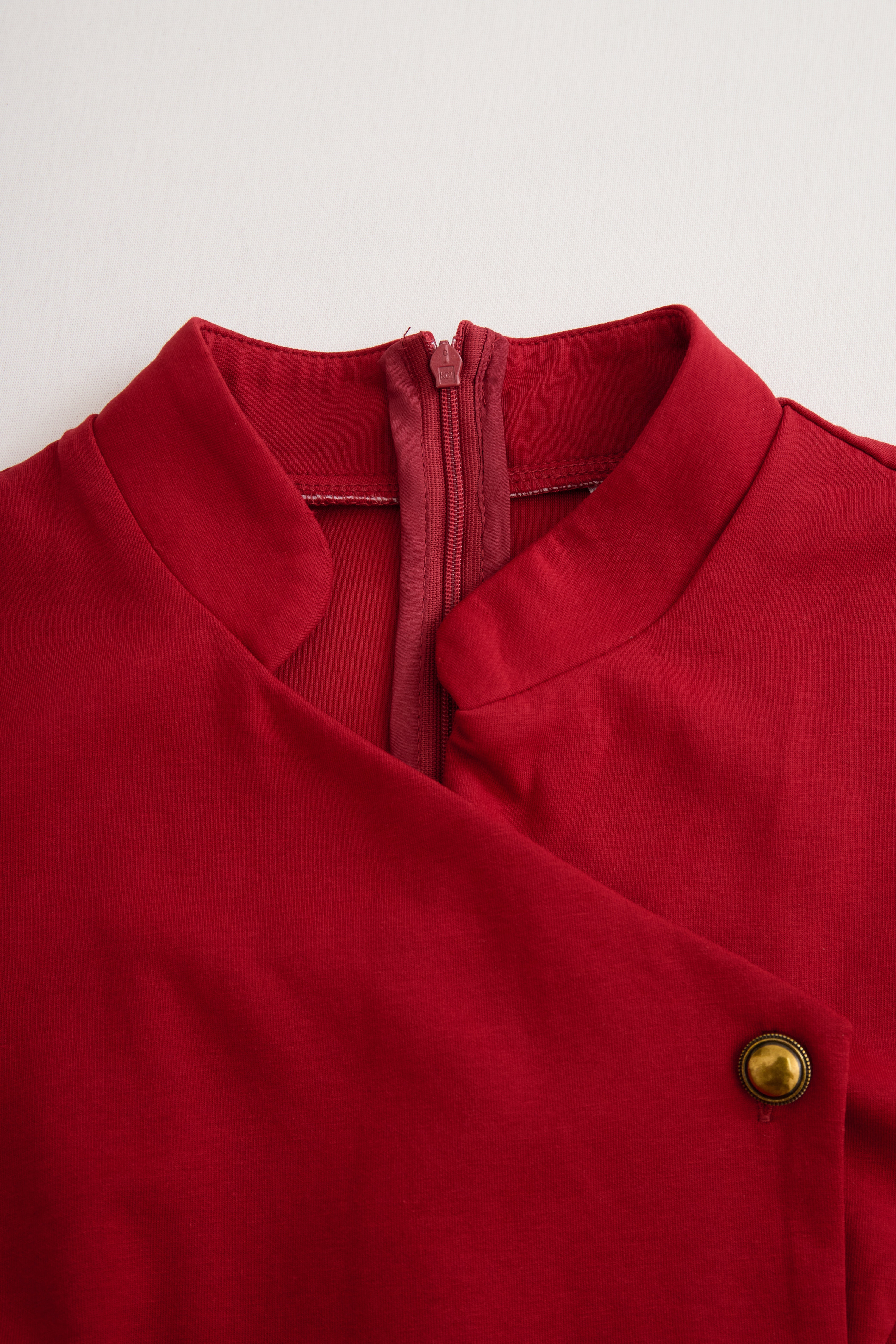 Sophisticated Burgundy Sleeveless Midi Dress with Asymmetrical Button