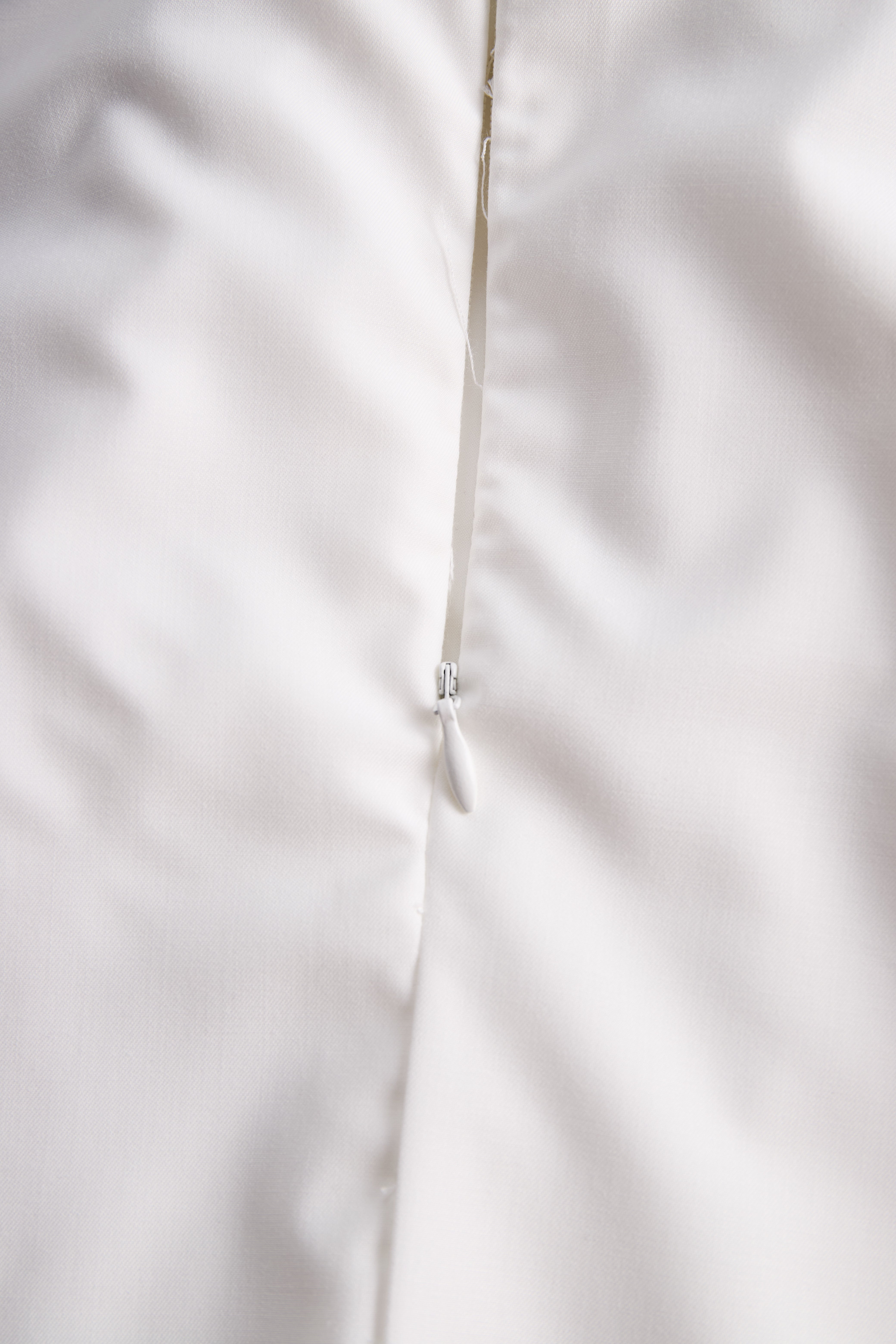 Stylish Sleeveless Halter Neck Blouse With Bold Contrast Trim