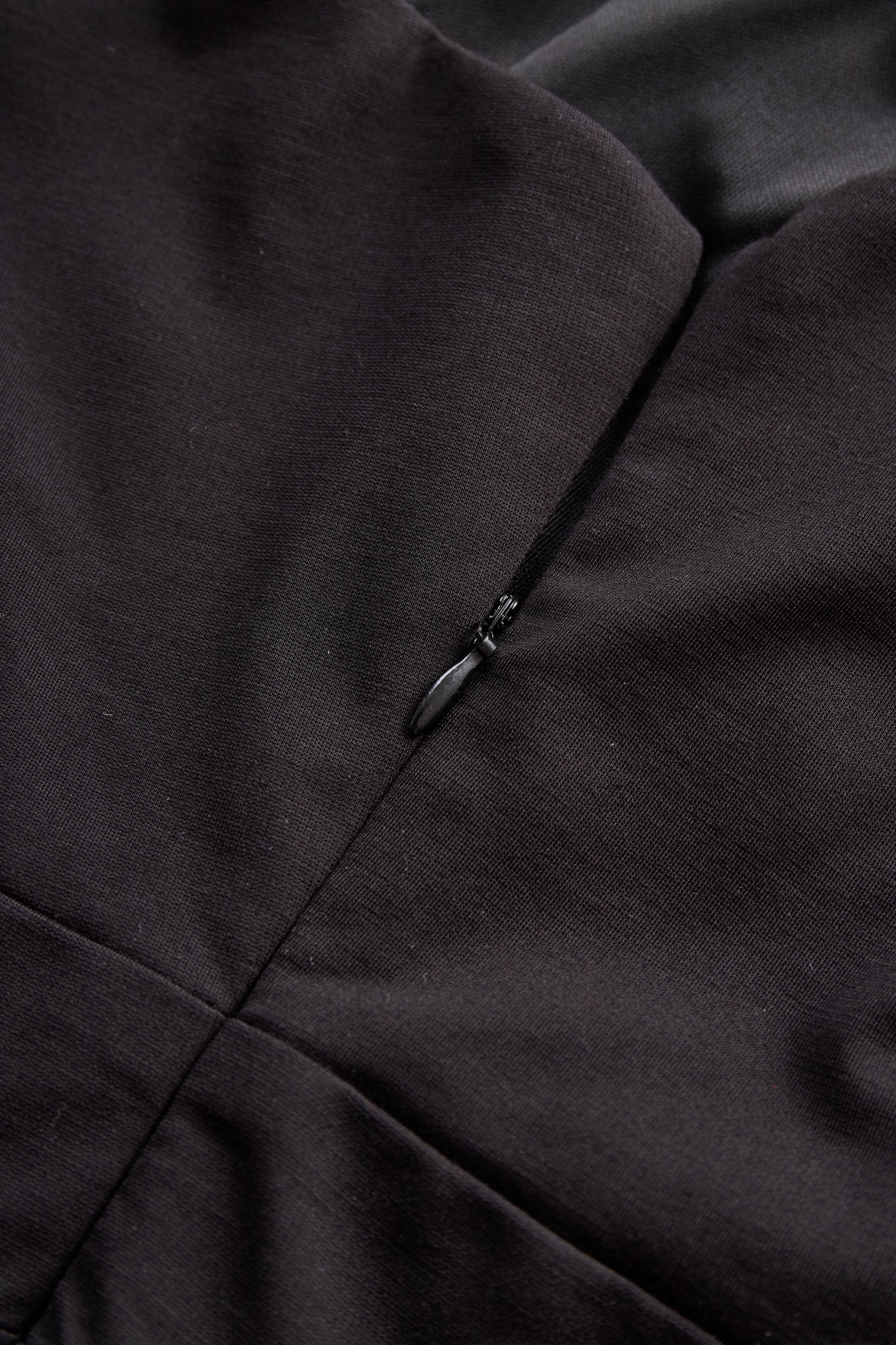 Stylish Plain One-Shoulder Gown with Metallic Pleated